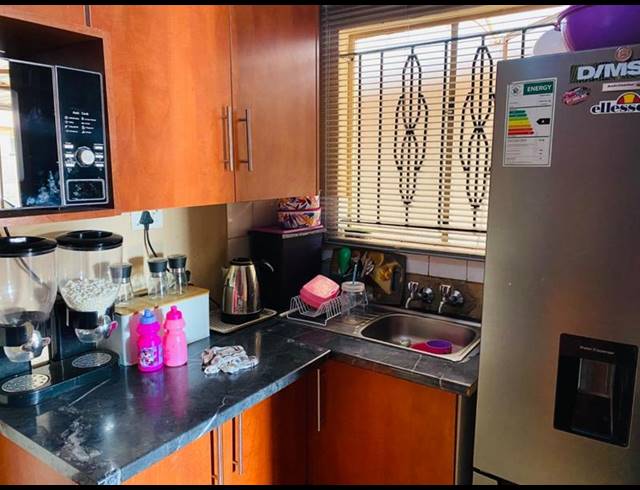 6 BEDROOM HOUSE FOR SALE IN PROTEA GLEN